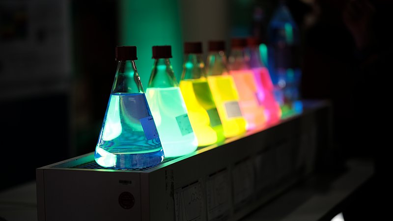 Farbstoffe in Kolben