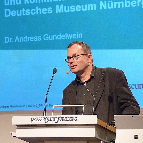 Das Bild zeigt Festredner Dr. Andreas Gundelwein.