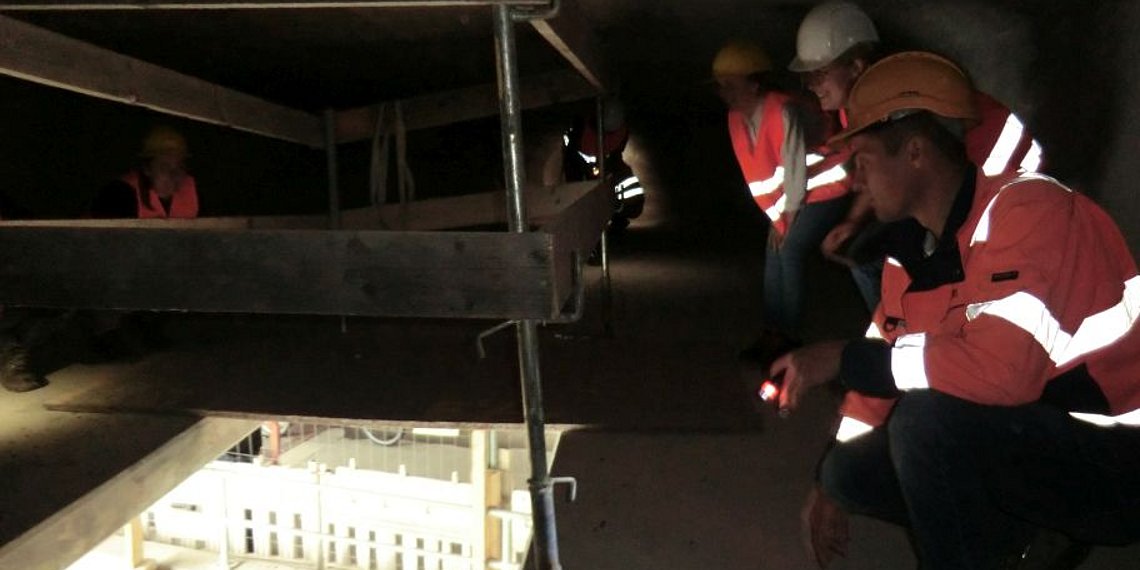 Neue Zugangsöffnung im Hohlkasten des sanierten Überbaus