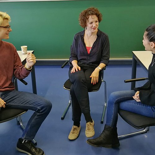Isabel Lauer von der Nürnberger Zeitung sprach mit Technikjournalismus-Studierenden darüber, wie man in einer Lokalredaktion recherchiert.