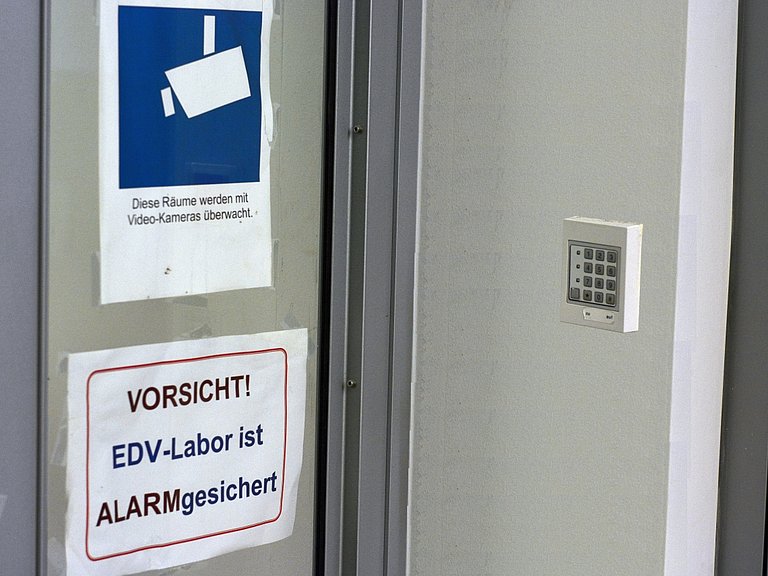 Hier sehen Sie eine Alarmanlage mit Passcodefeld