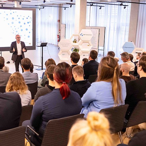 Dr. Fabian Mehring, KI-Transfer Plus, Staatsminister Bayern, Künstliche Intelligenz, Innovationsförderung