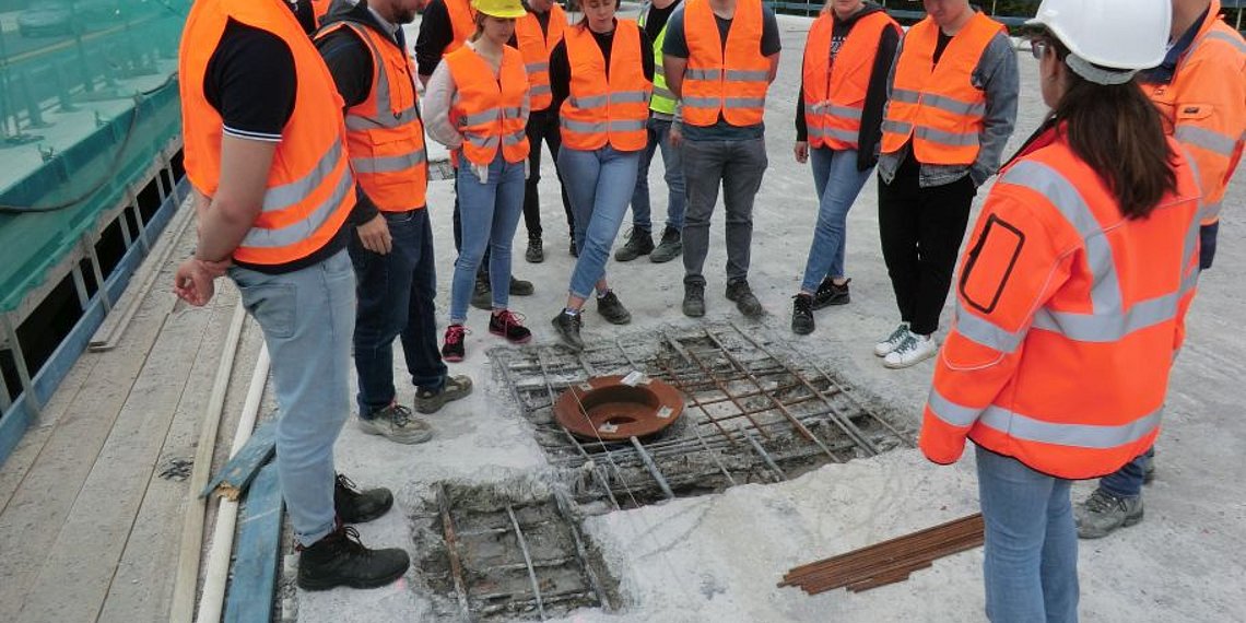 Freigelegte Bewehrung und Querspannglieder